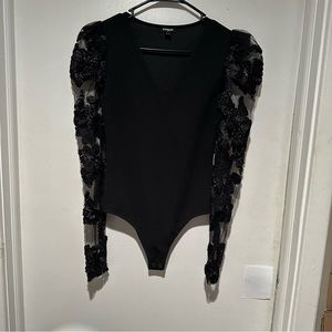 EXPRESS BLACK BODYSUIT WITH LACE SLEEVES! BRABD NEW! #101